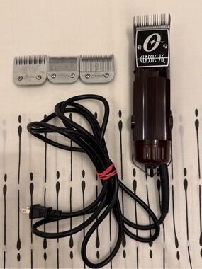 Oster Classic 76 professional motor hair clipper with 3 additional blades